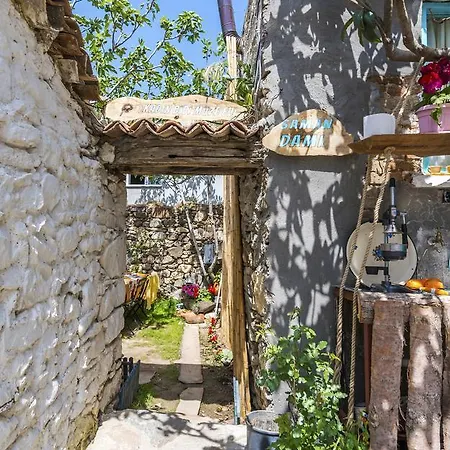 Couette-café Hobbithousebademler