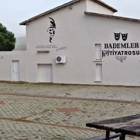 Couette-café Hobbithousebademler