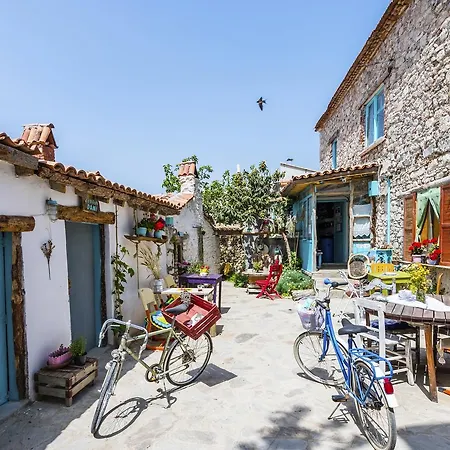 Bed & Breakfast Hobbithousebademler Urla