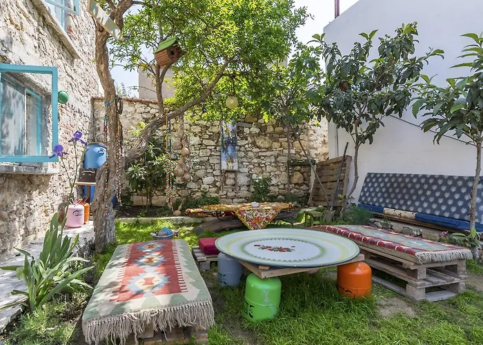 Oda ve Kahvaltı Hobbithousebademler *