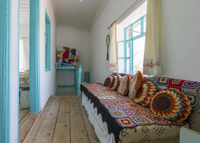 Oda ve Kahvaltı Hobbithousebademler Urla