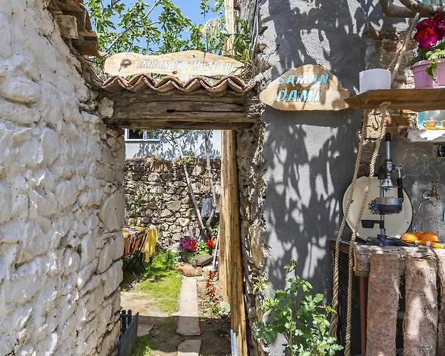 Oda ve Kahvaltı Hobbithousebademler